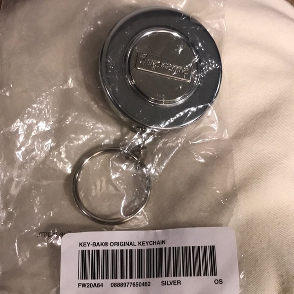 Supreme FW20 keychain - Picture 4 of 5